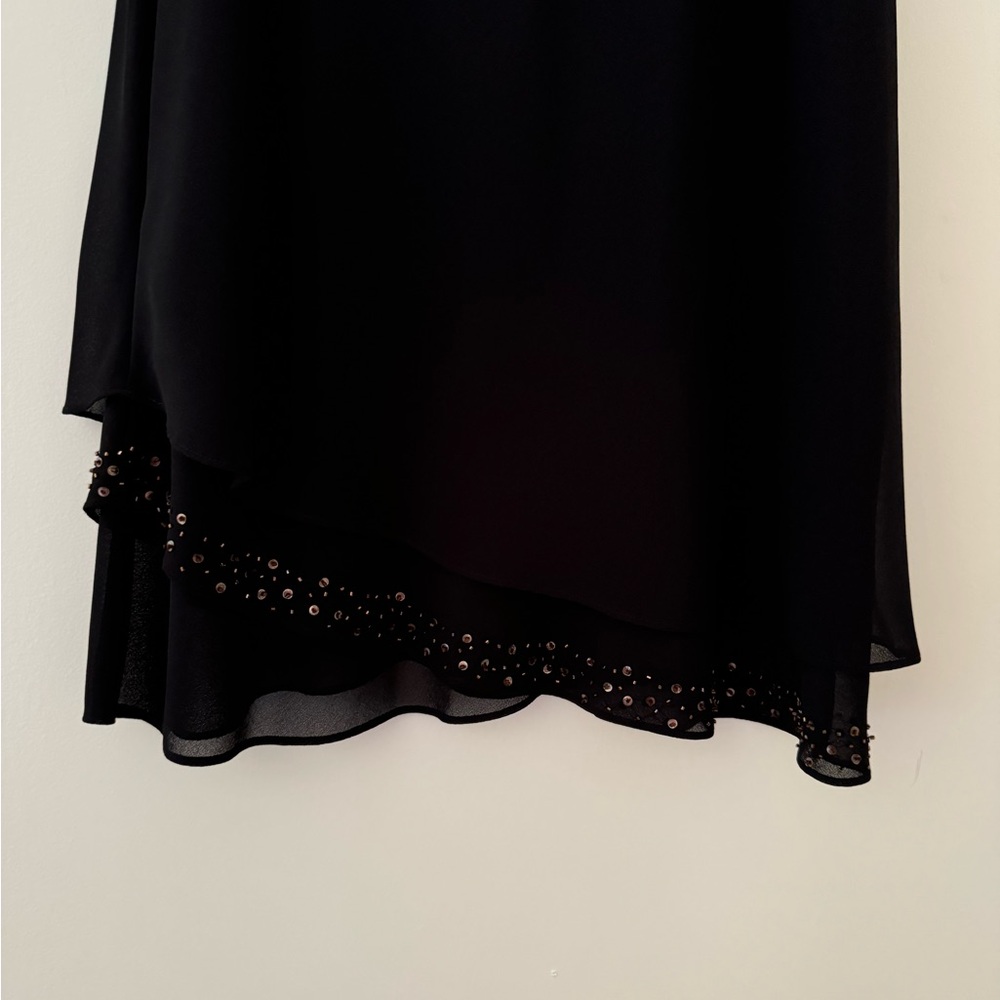 Beautiful Classy Amanda Smith, Two (2) Piece Set,
Skirt and Top, Size 6 - Picture 10 of 10